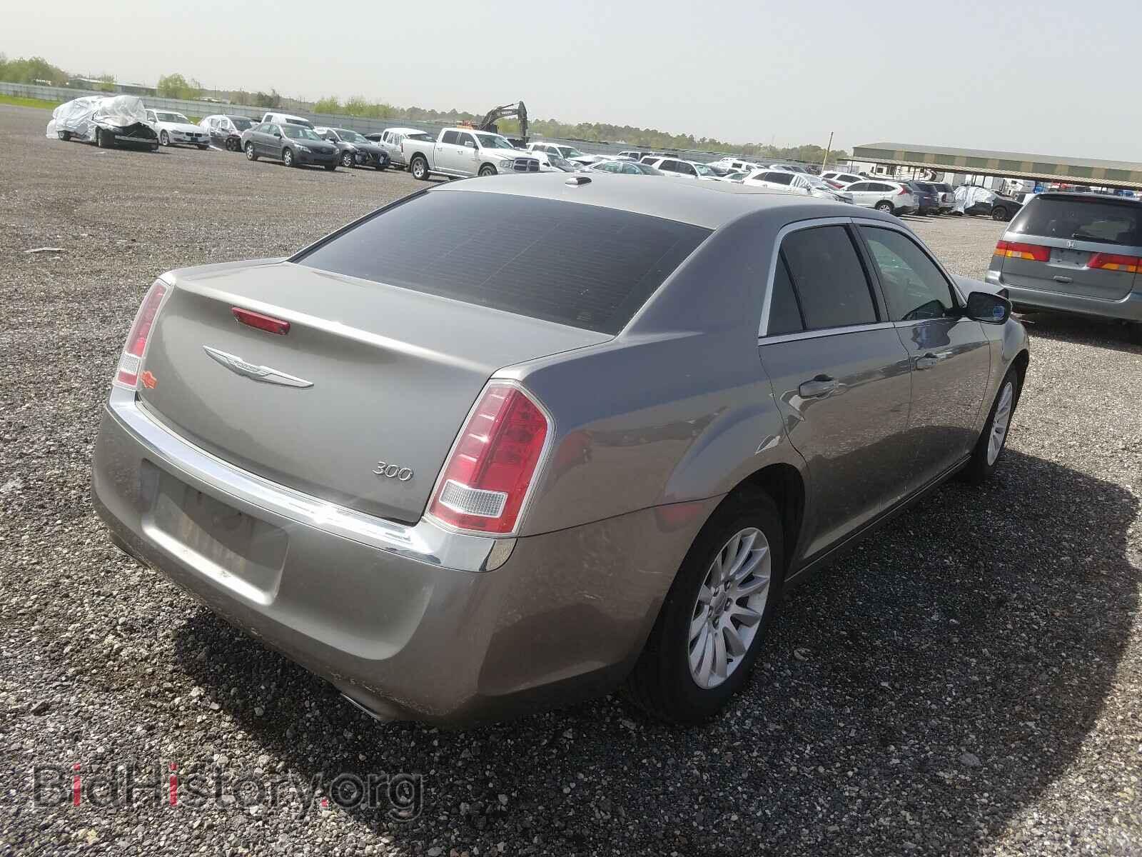 2014 CHRYSLER 300 - VIN: 2C3CCAAG4EH232615 - Фото 4