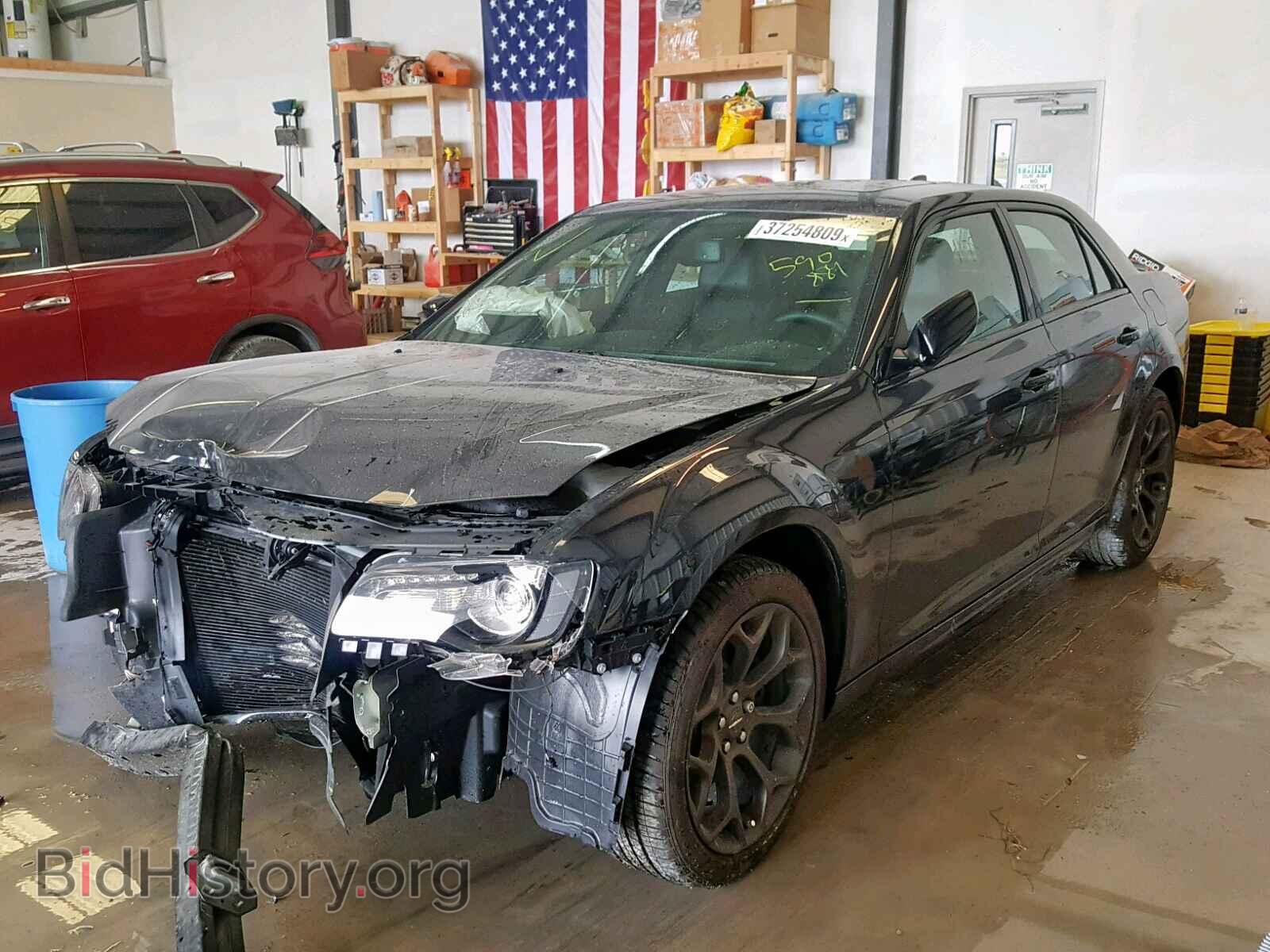 2019 CHRYSLER 300 - VIN: 2C3CCABT2KH590884 - Фото 2