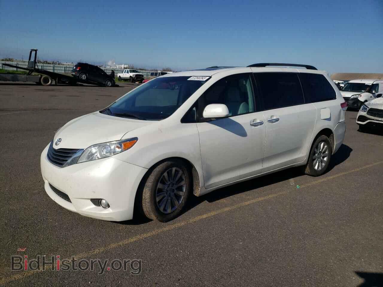 Photo 5TDYK3DC6BS090127 - TOYOTA SIENNA 2011