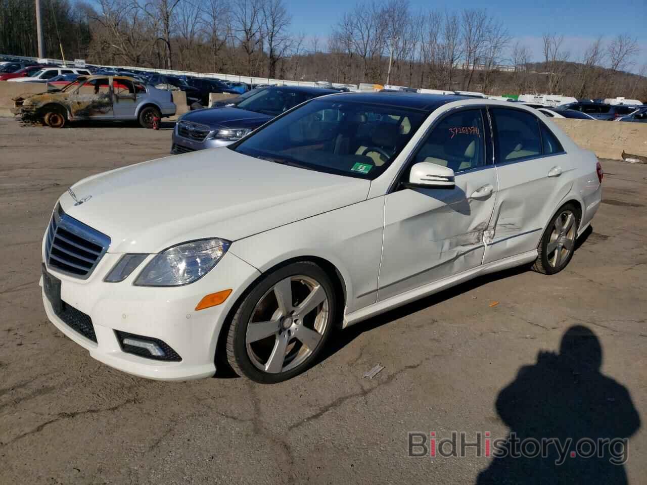 Photo WDDHF8HB7BA498352 - MERCEDES-BENZ E-CLASS 2011