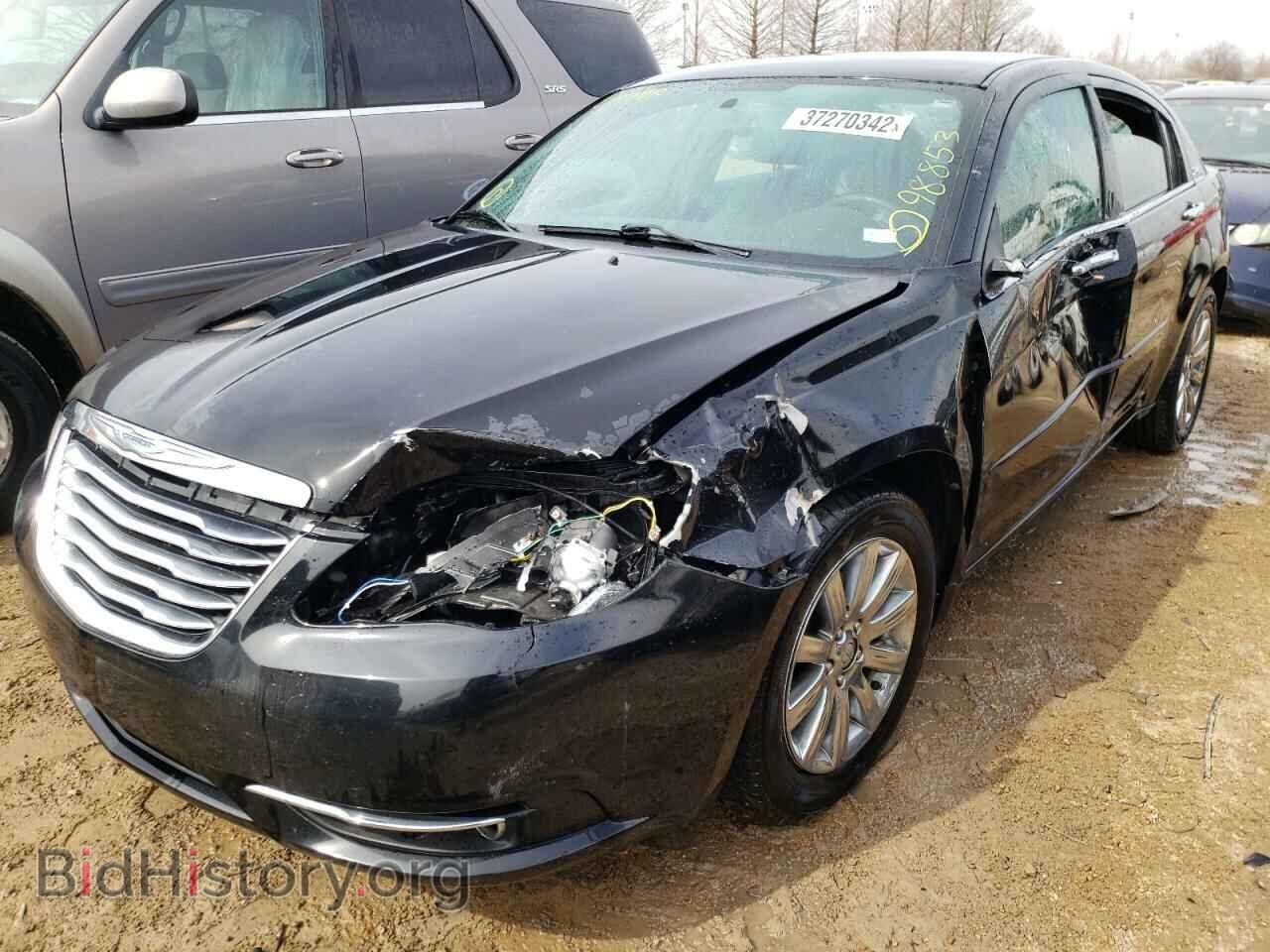 2013 CHRYSLER 200 - VIN: 1C3CCBCG3DN607824 - Фото 2