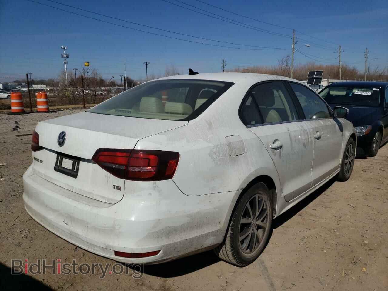 2017 VOLKSWAGEN JETTA - VIN: 3VWDB7AJ2HM399432 - Photo 4