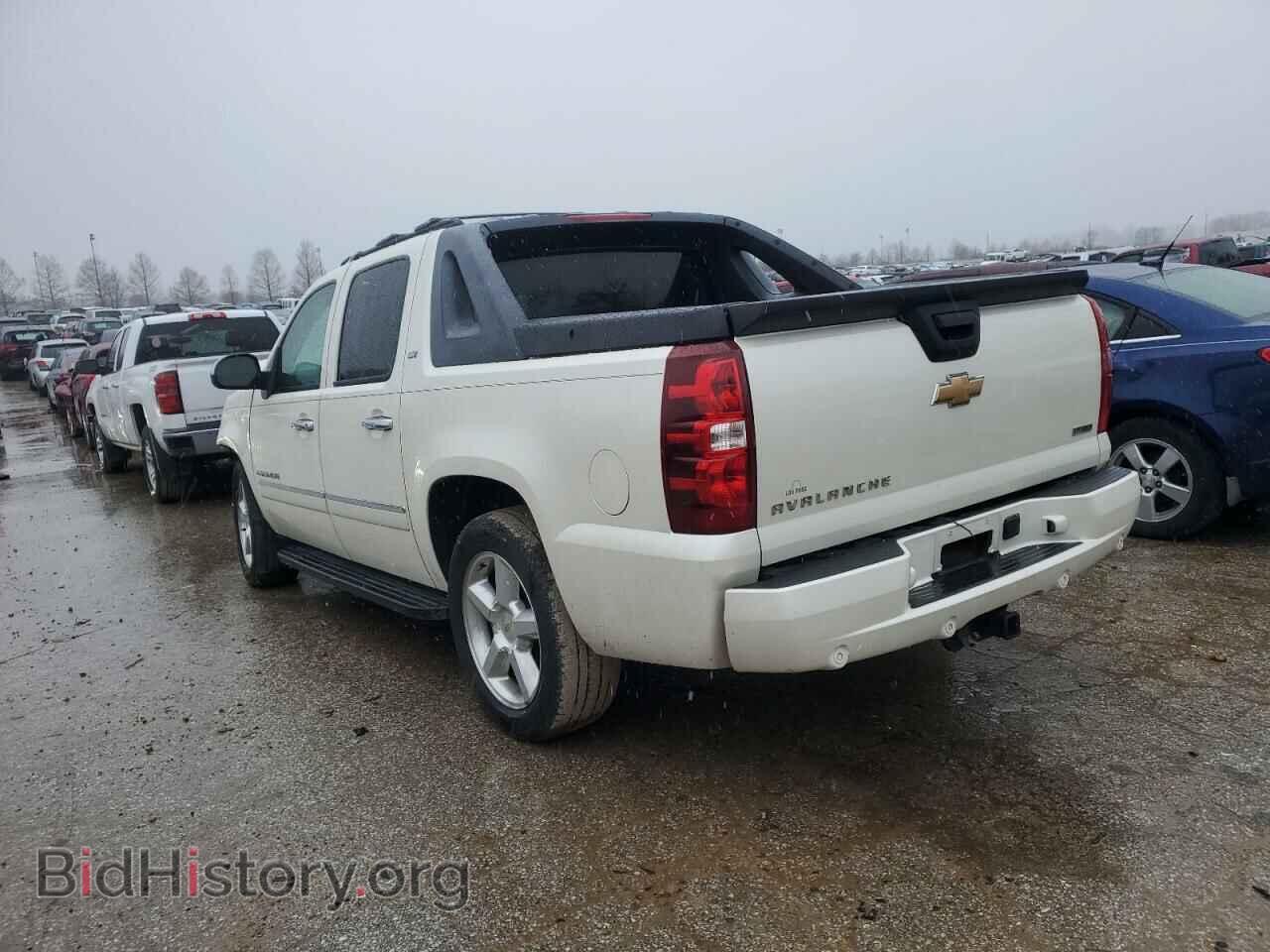 2011 CHEVROLET AVALANCHE - VIN: 3GNTKGE32BG150278 - Фото 2