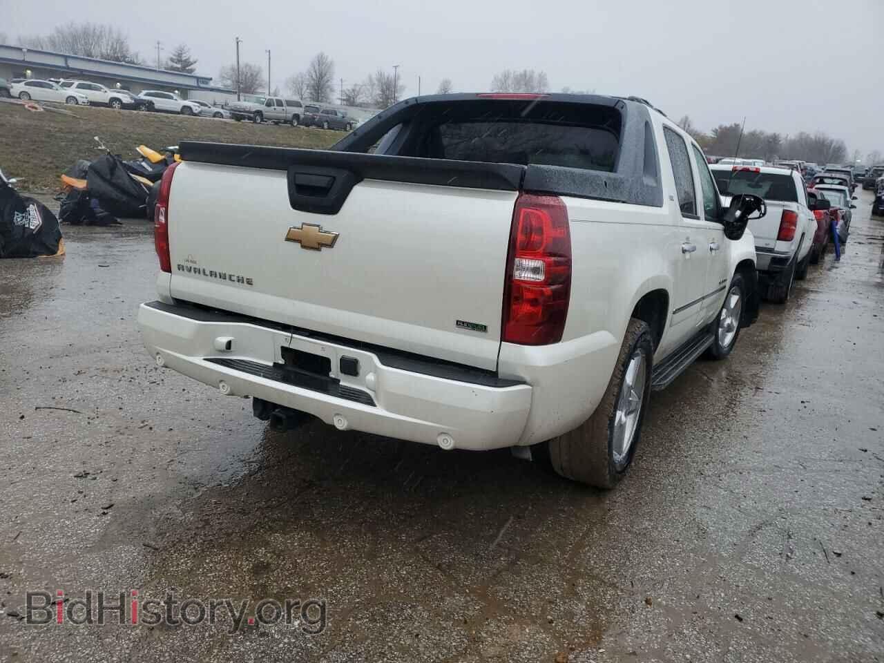 2011 CHEVROLET AVALANCHE - VIN: 3GNTKGE32BG150278 - Фото 3