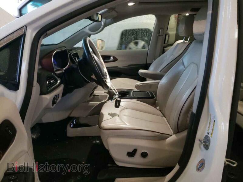 2020 Chrysler PACIFICA (VIN 2C4RC1GGXLR130630) — photo 7 of 13
