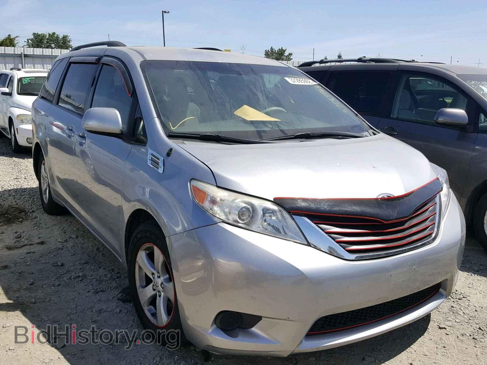 Фотография  - TOYOTA SIENNA LE 2011