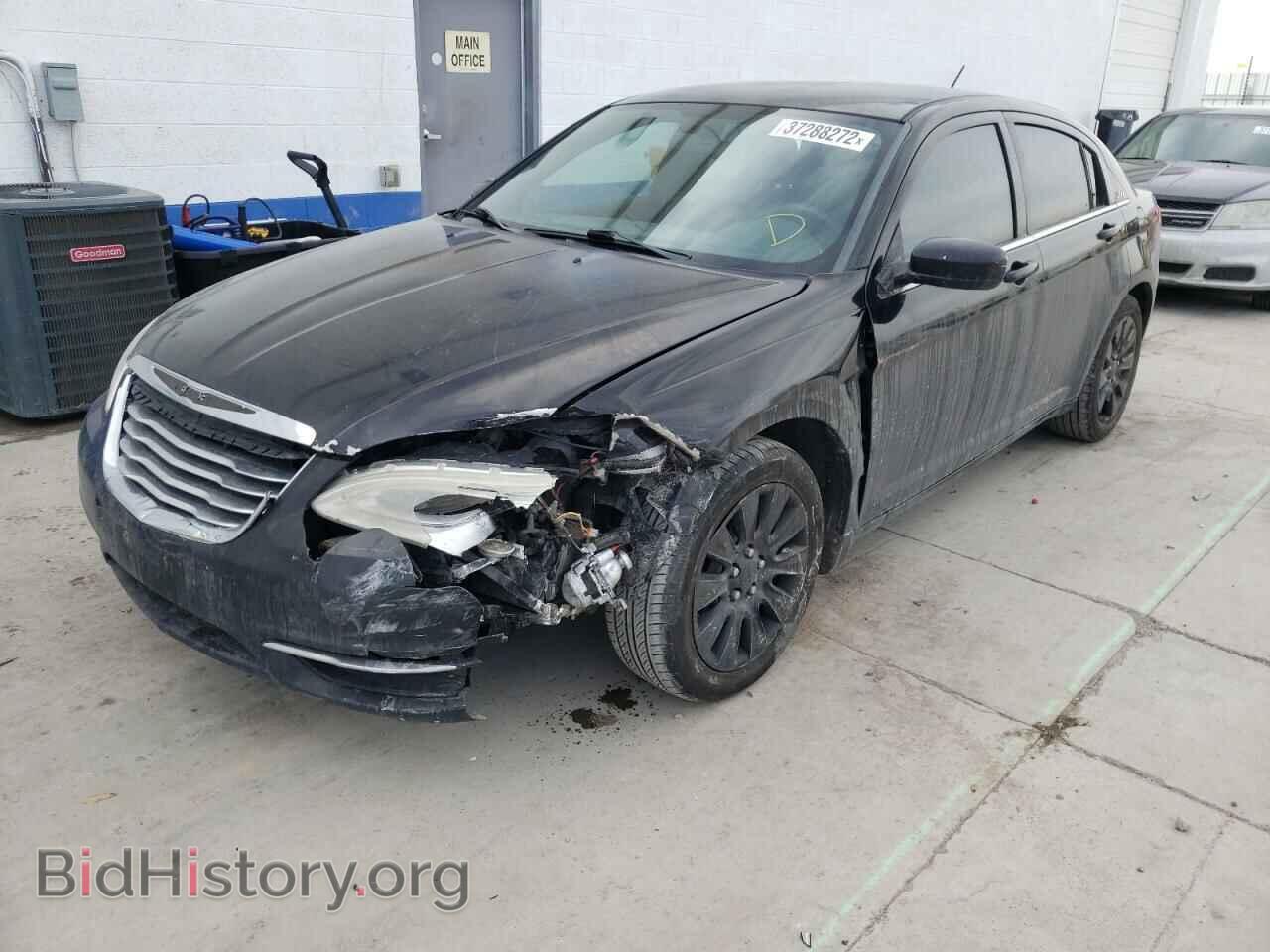 2011 CHRYSLER 200 - VIN: 1C3BC4FB5BN566827 - Фото 2