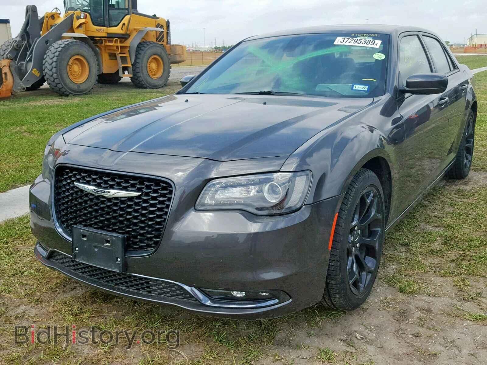 2019 CHRYSLER 300 - VIN: 2C3CCABG1KH559418 - Фото 2