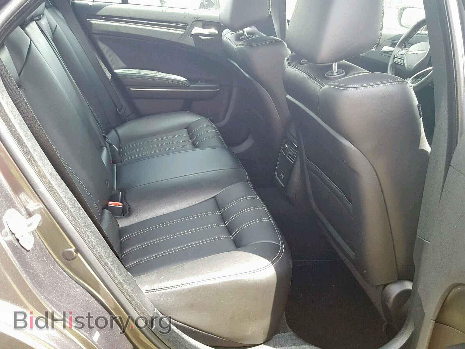 2019 CHRYSLER 300 - VIN: 2C3CCABG1KH559418 - Фото 6