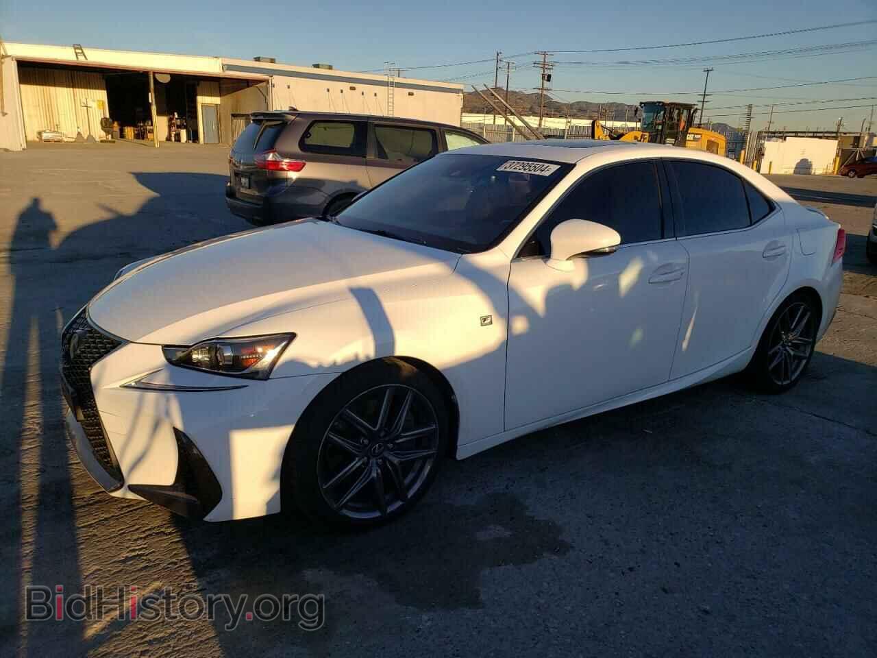Photo JTHBA1D2XH5049677 - LEXUS IS 2017