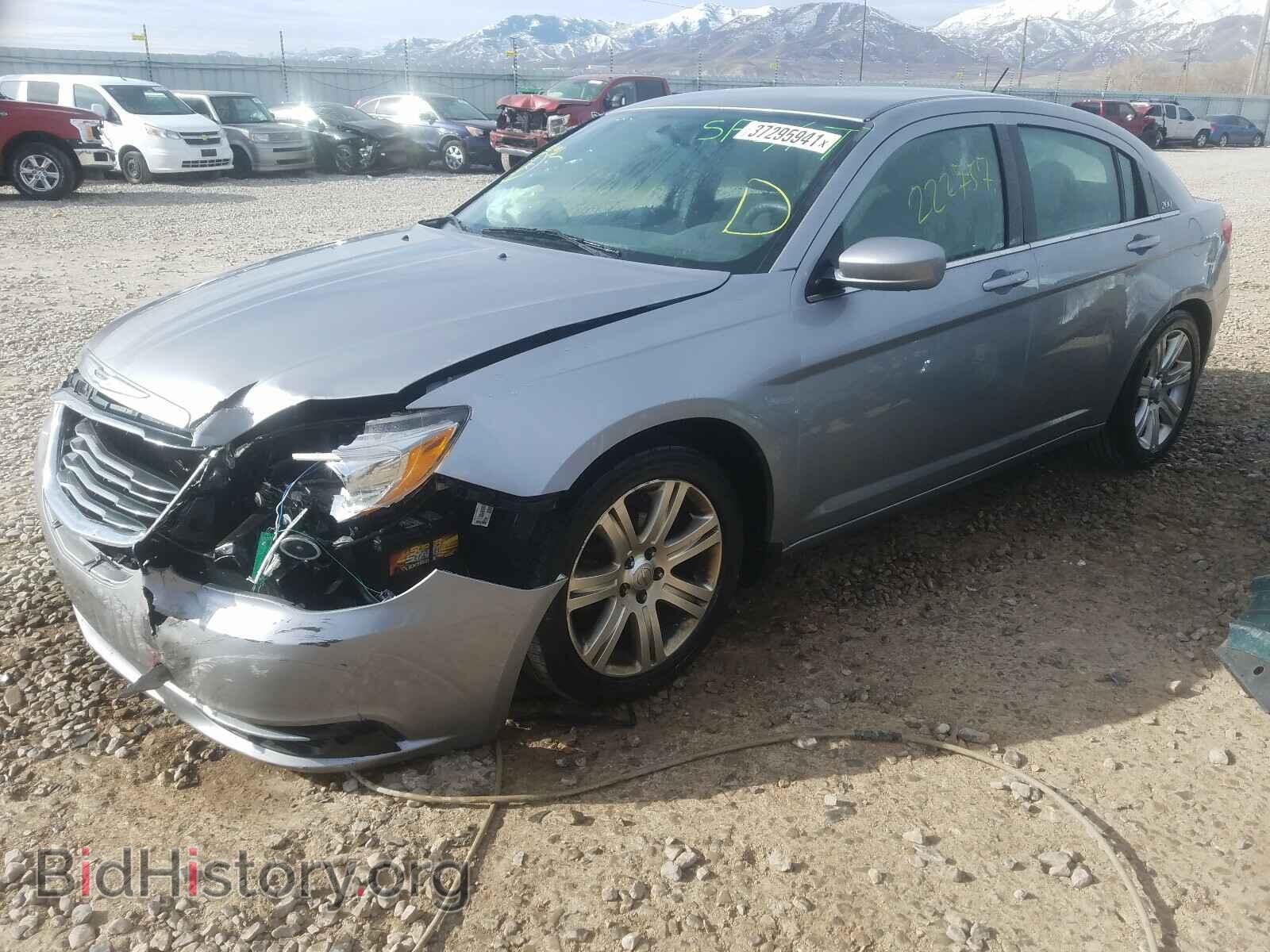 2013 CHRYSLER 200 - VIN: 1C3CCBAB2DN647741 - Фото 2