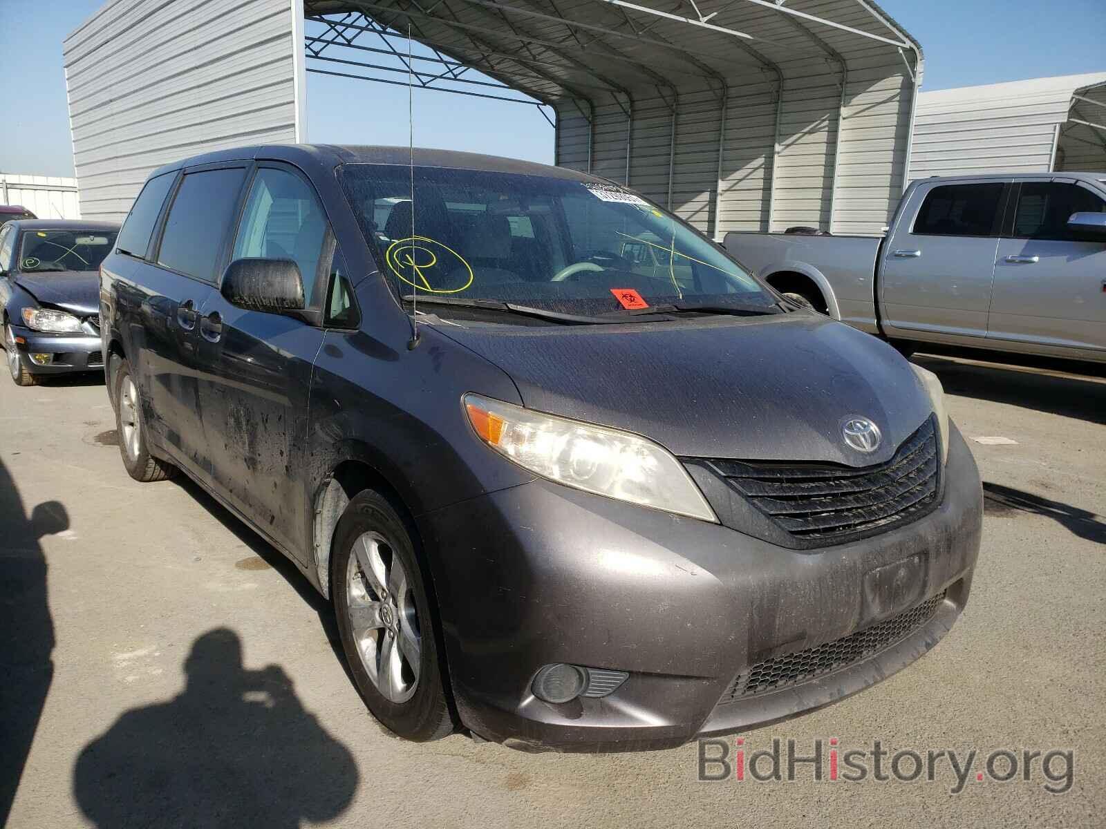 Photo 5TDZK3DC0BS086532 - TOYOTA SIENNA 2011