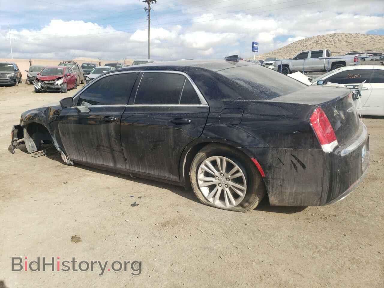 2019 CHRYSLER 300 - VIN: 2C3CCAAG9KH755429 - Фото 2
