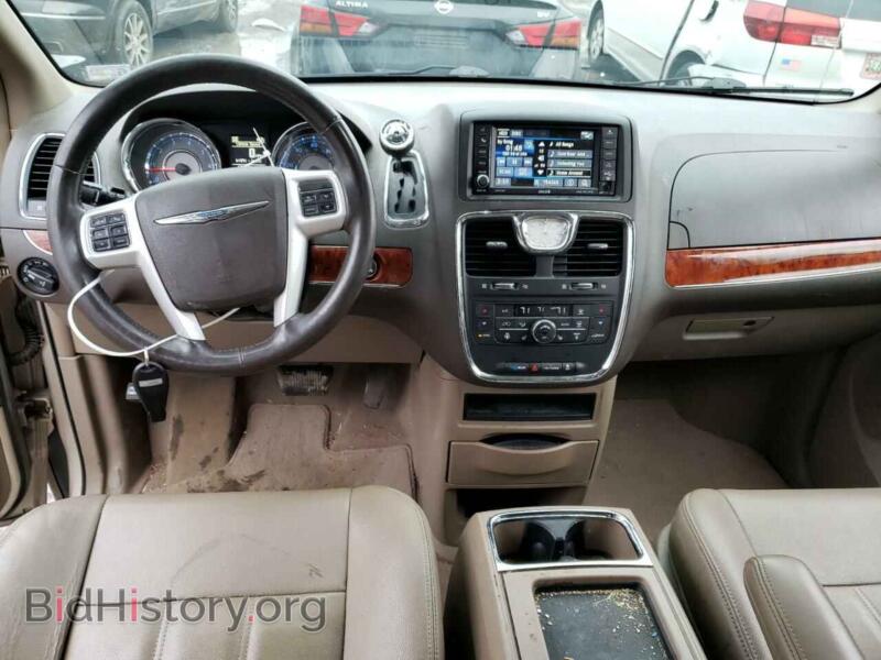 2016 Chrysler MINIVAN (VIN 2C4RC1BG8GR206990) — photo 8 of 13
