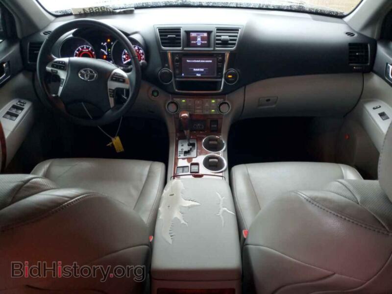 2013 Toyota HIGHLANDER (VIN 5TDYK3EH8DS123822) — фото 8 из 13