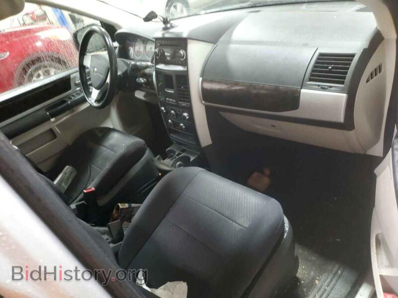 2010 Dodge CARAVAN (VIN 2D4RN5D12AR121051) — фото 8 из 12