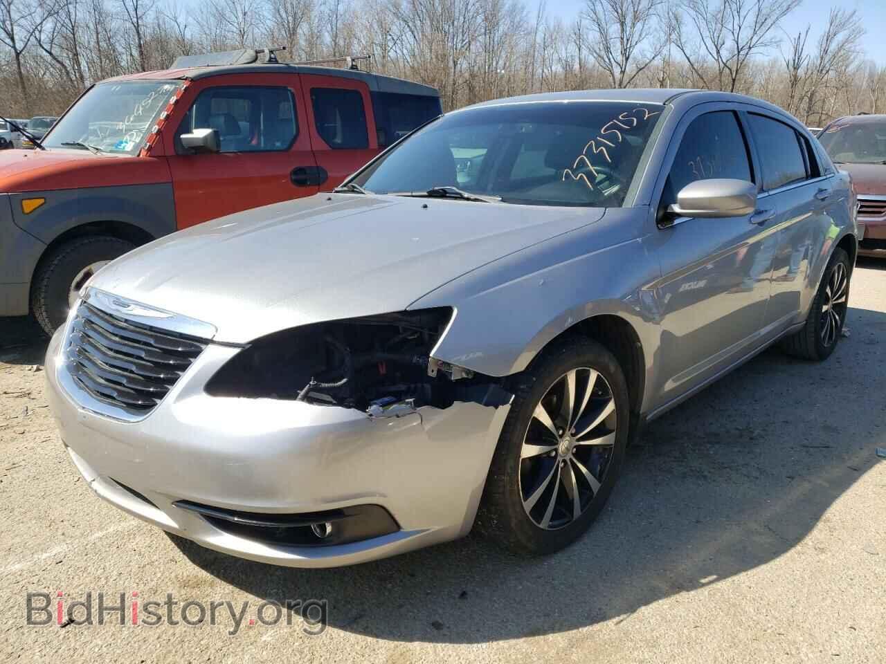 2013 CHRYSLER 200 - VIN: 1C3CCBCG8DN728090 - Фото 2