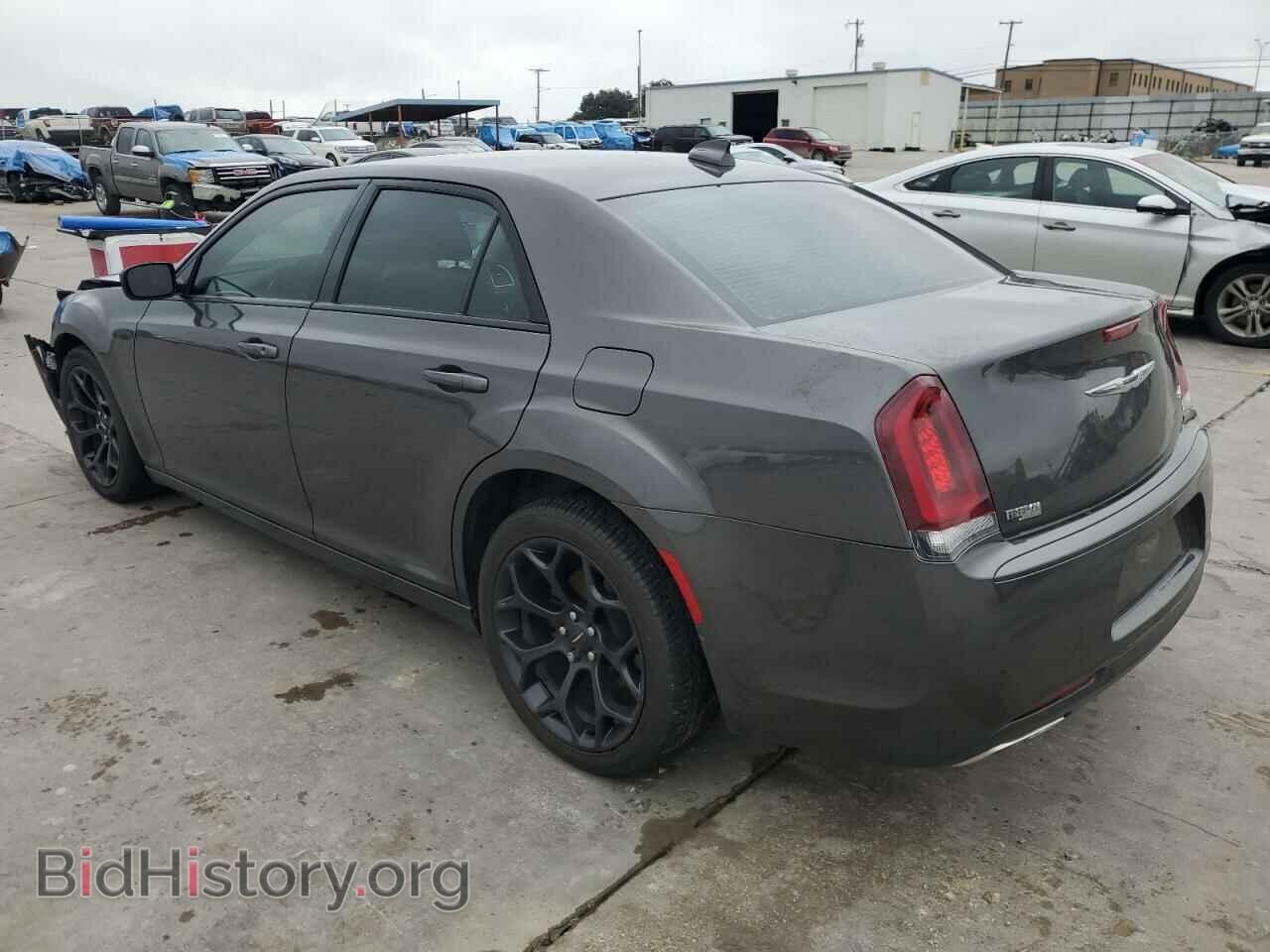 2019 CHRYSLER 300 - VIN: 2C3CCAAG5KH727112 - Фото 2