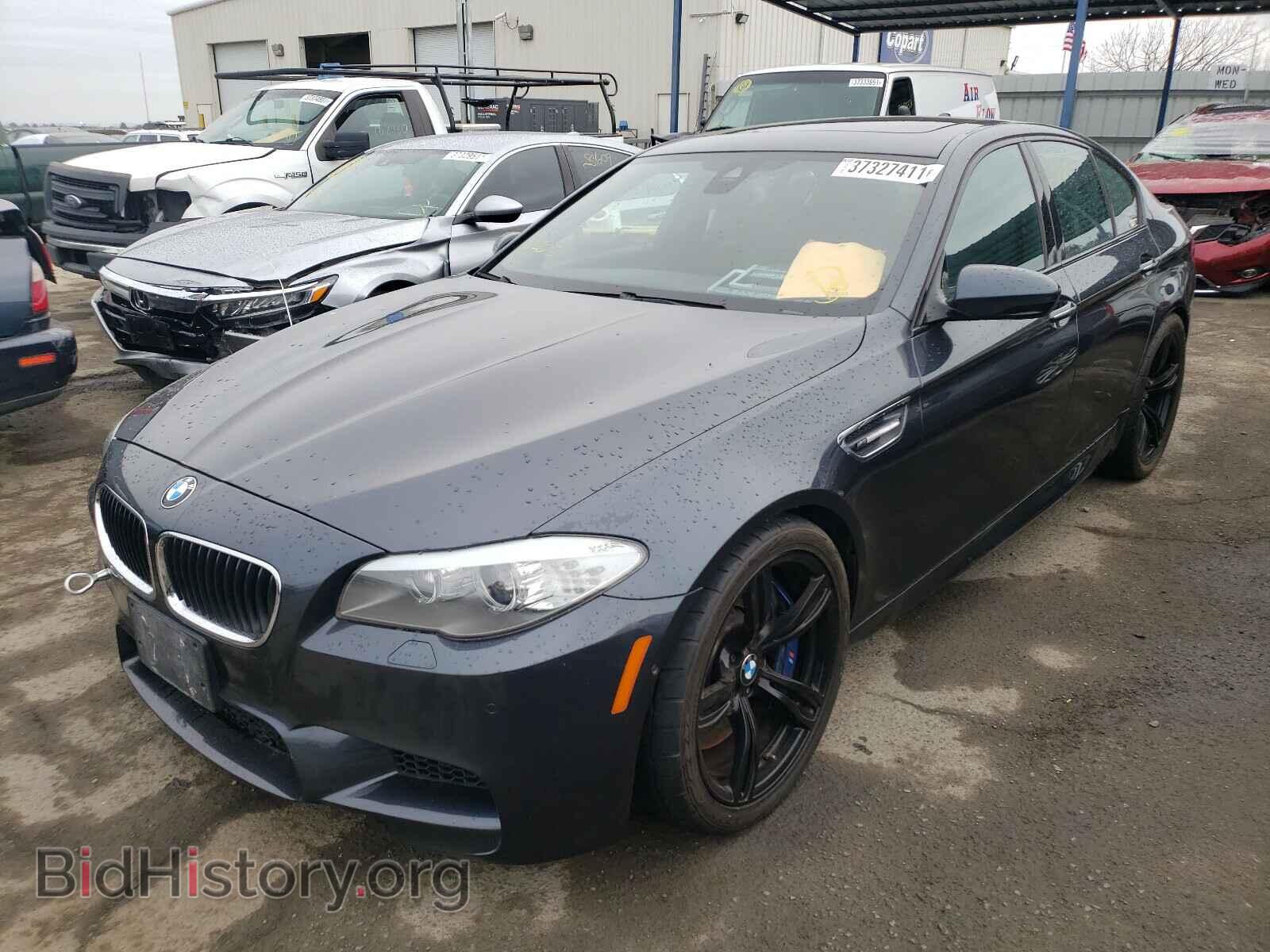 2013 BMW M5 - VIN: WBSFV9C51DC774083 - Фото 2