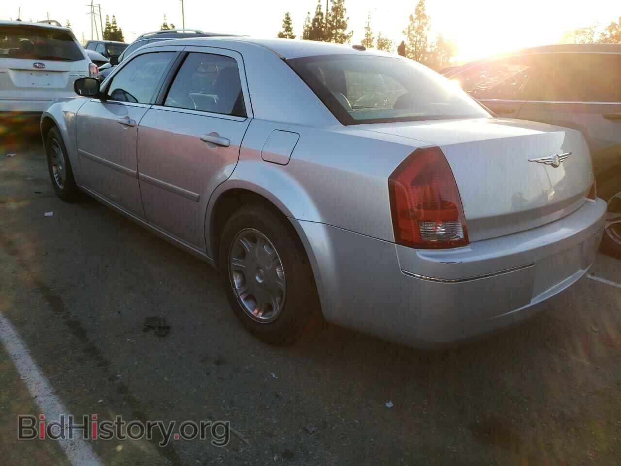 2006 CHRYSLER 300 - VIN: 2C3KA53G96H509637 - Фото 2