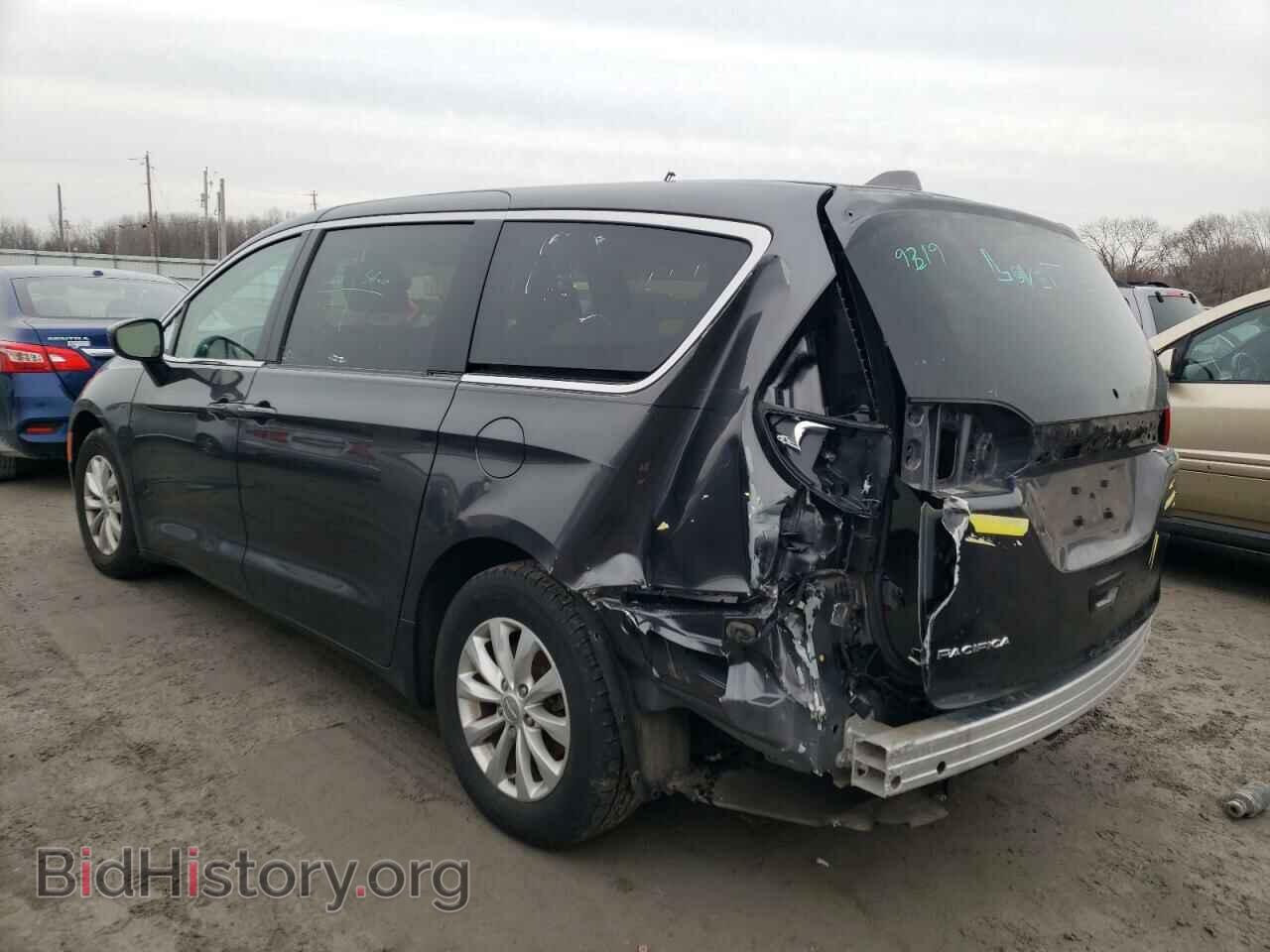 2017 CHRYSLER PACIFICA - VIN: 2C4RC1DGXHR516220 - Photo 2