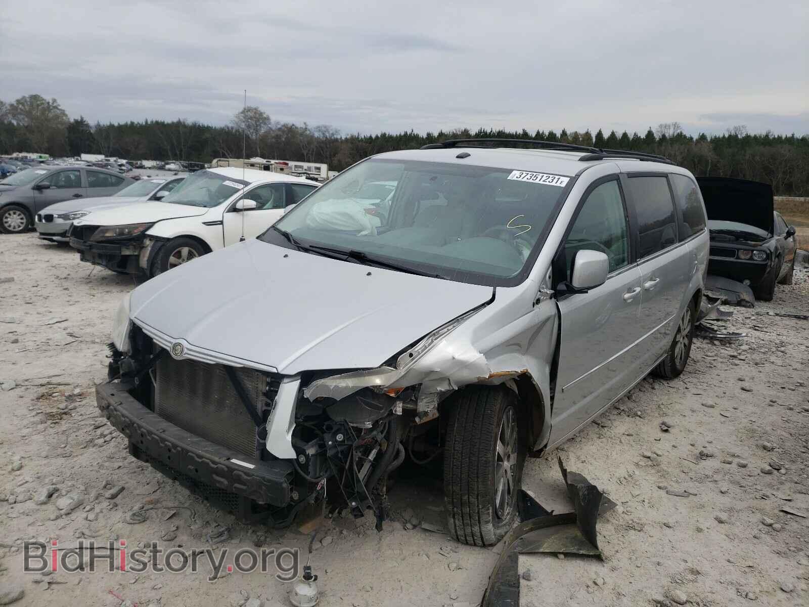 2009 CHRYSLER MINIVAN - VIN: 2A8HR54199R675186 - Фото 2