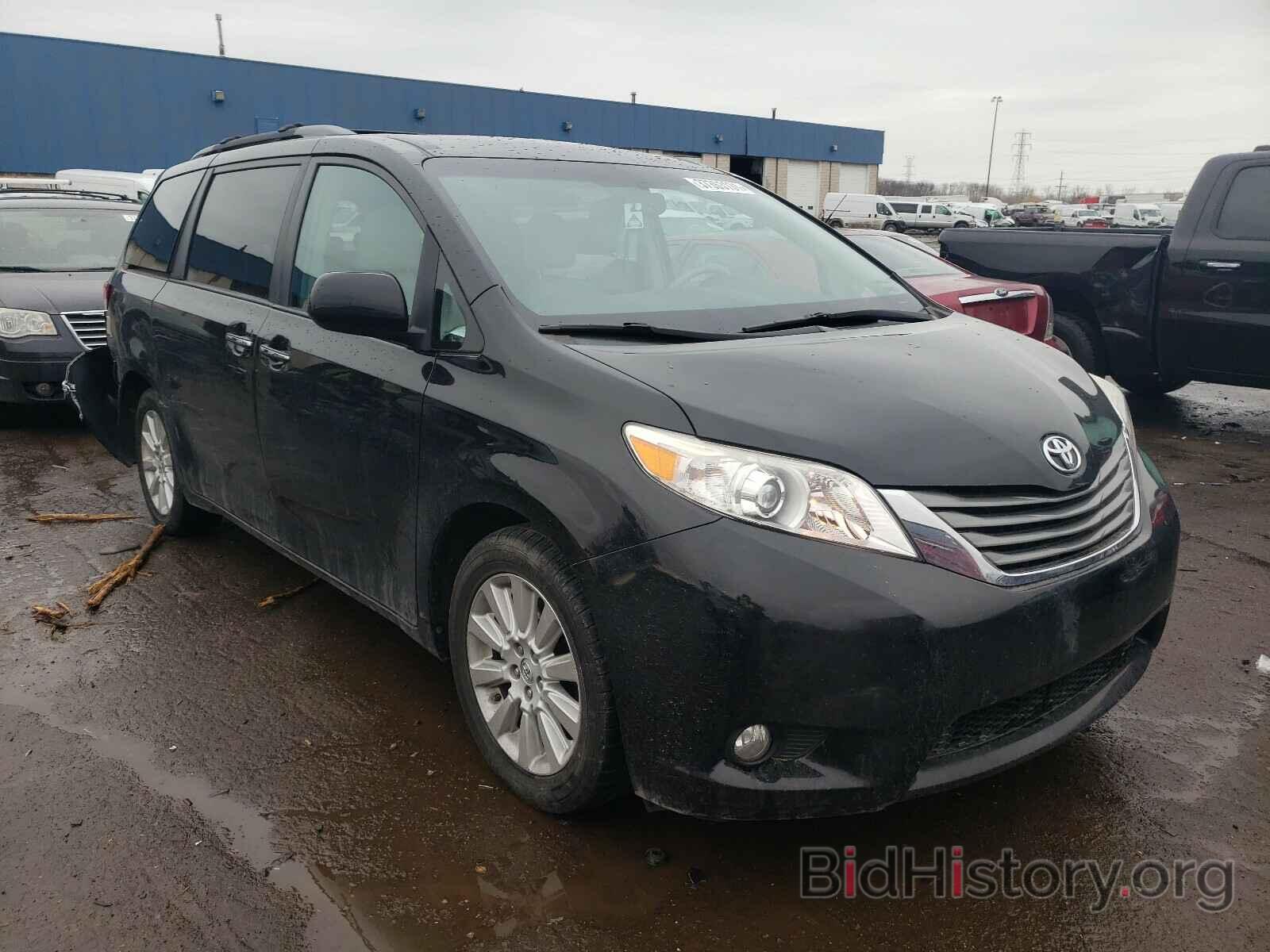 Photo 5TDDK3DC9DS054272 - TOYOTA SIENNA 2013