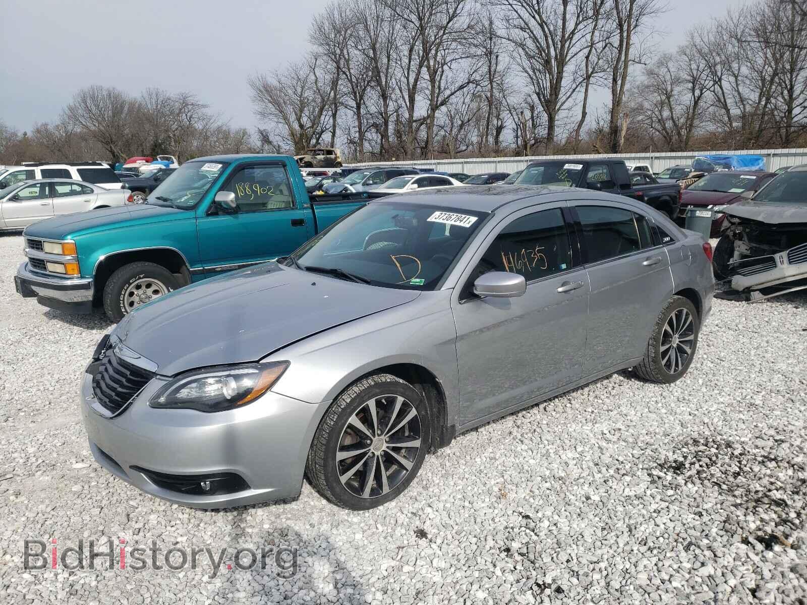 2013 CHRYSLER 200 - VIN: 1C3CCBCG1DN751601 - Фото 2