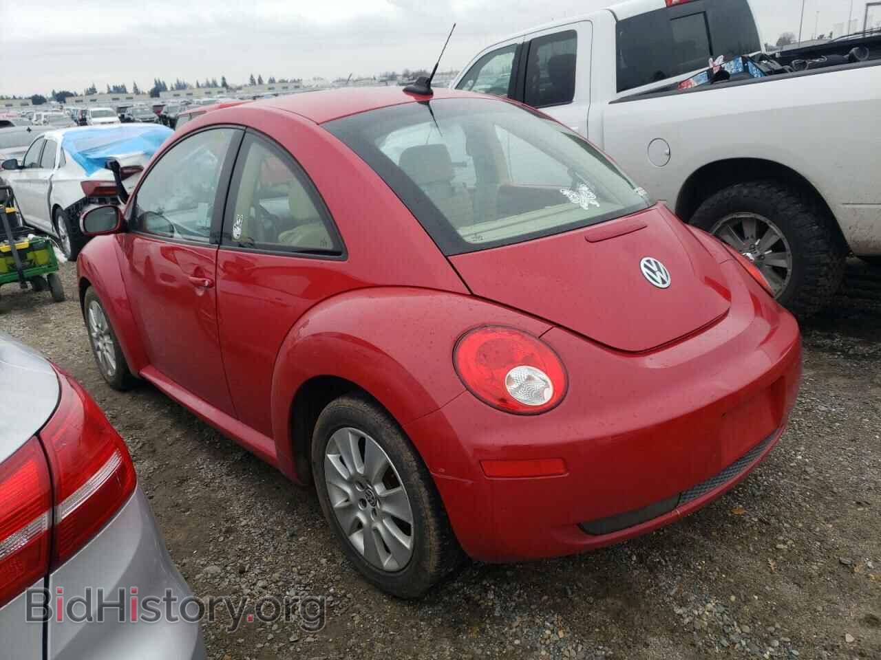 2010 VOLKSWAGEN BEETLE - VIN: 3VWPG3AG5AM012101 - Фото 2
