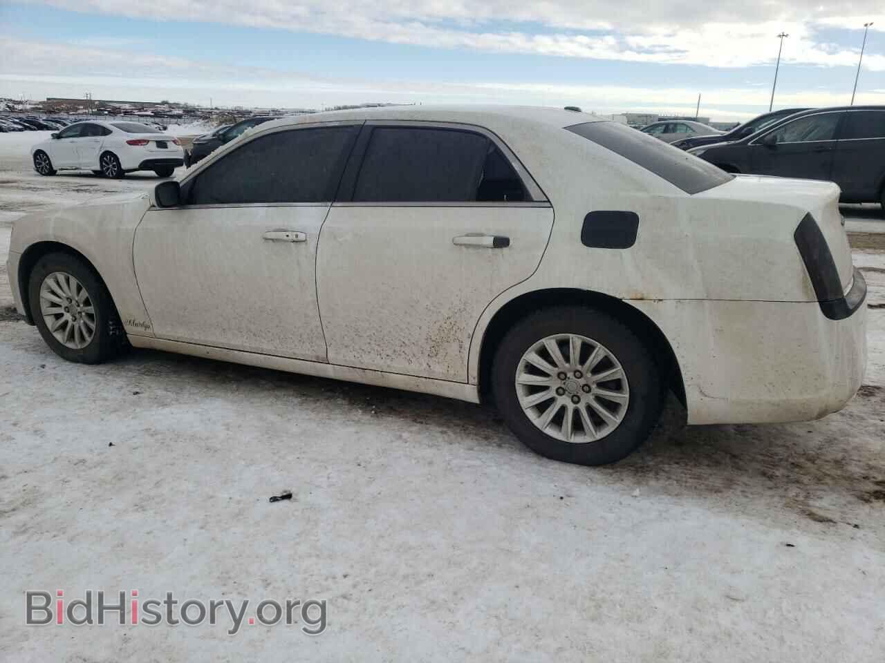 2011 CHRYSLER 300 - VIN: 2C3CA4CG2BH557702 - Фото 2