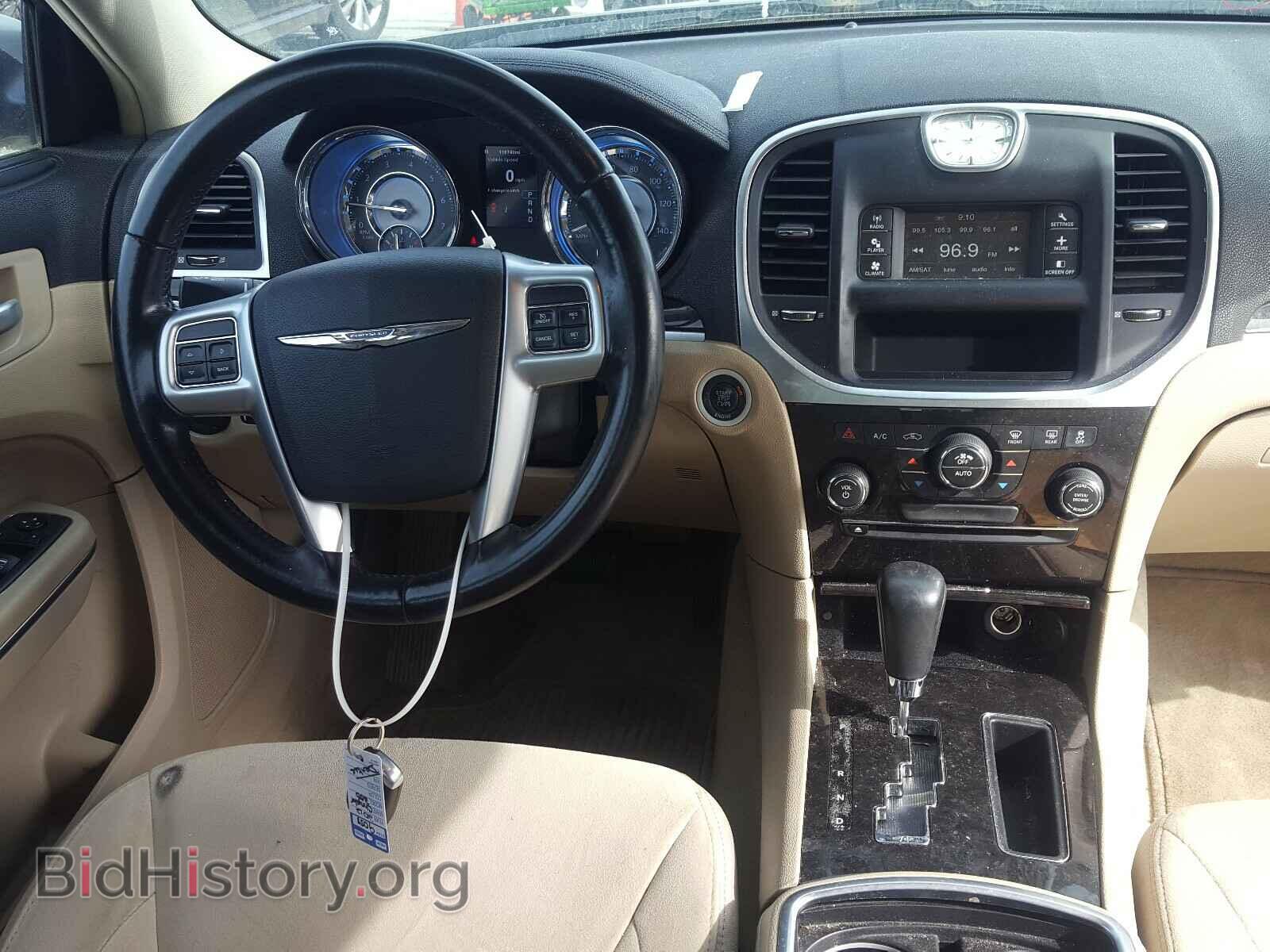 2012 CHRYSLER 300 - VIN: 2C3CCAAG0CH107138 - Фото 9
