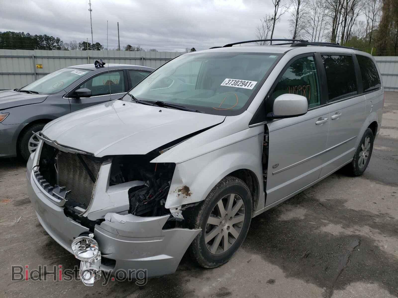 2009 CHRYSLER MINIVAN - VIN: 2A8HR54X89R641907 - Фото 2