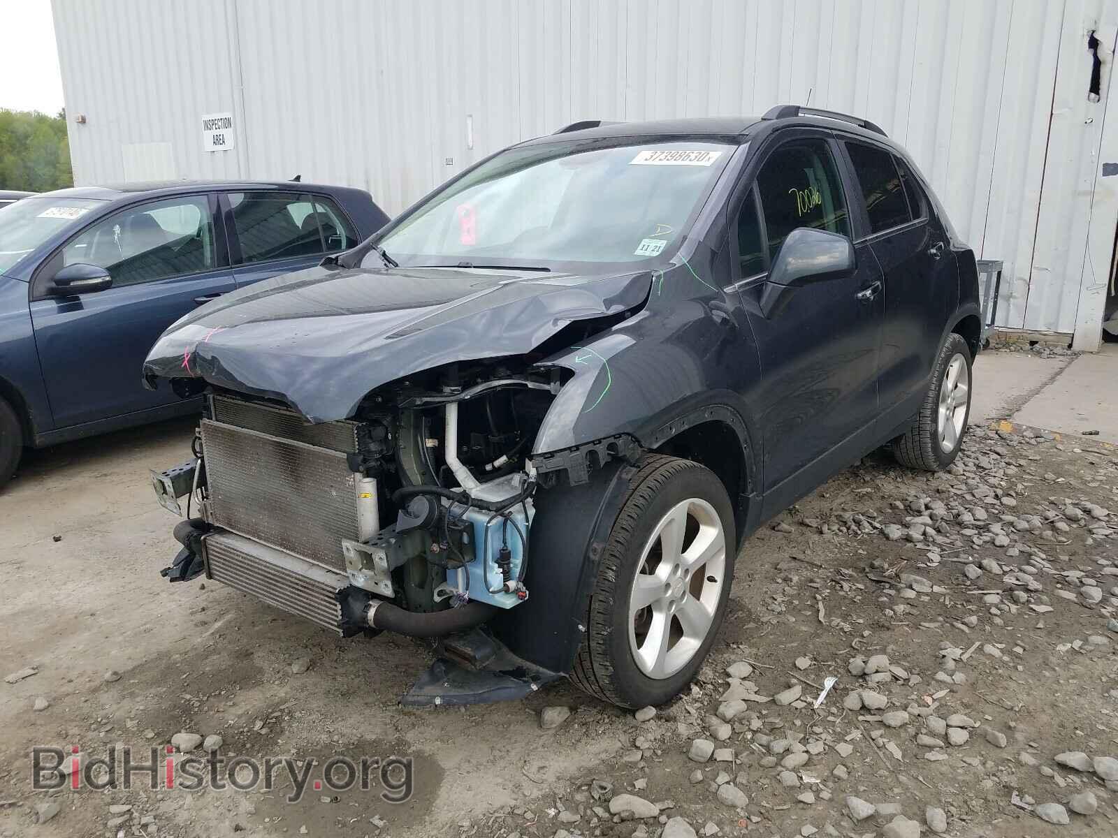 2016 CHEVROLET TRAX - VIN: 3GNCJRSB3GL272298 - Фото 2