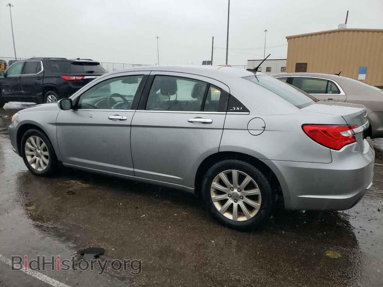 2013 CHRYSLER 200 - VIN: 1C3CCBCG1DN521010 - Фото 2