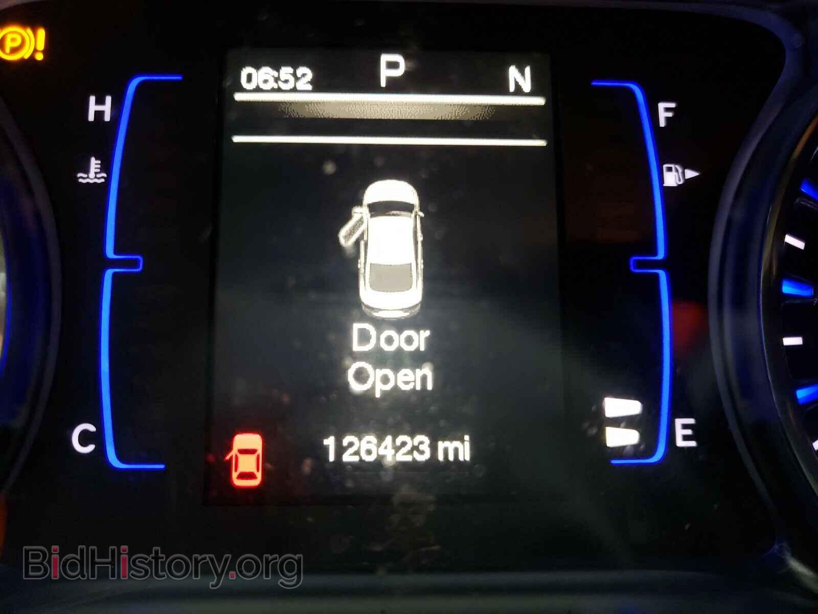 2015 CHRYSLER 200 - VIN: 1C3CCCAB5FN749222 - Фото 8