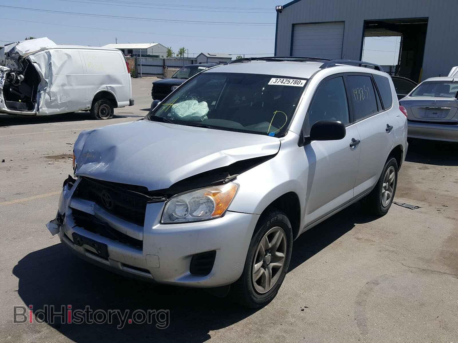 2011 TOYOTA RAV4 - VIN: 2T3BF4DV4BW085945 - Фото 2