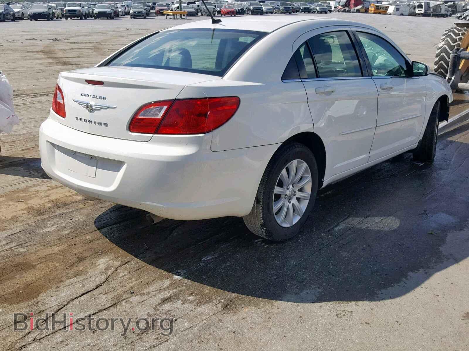 2010 CHRYSLER SEBRING - VIN: 1C3CC5FD8AN155948 - Фото 4