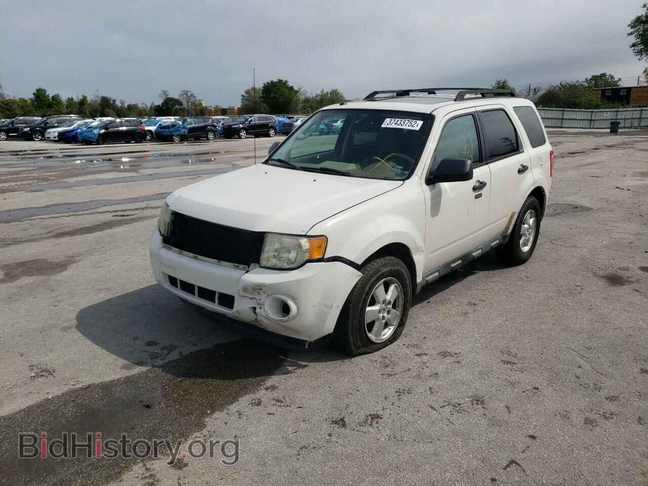 2011 FORD ESCAPE - VIN: 1FMCU0D75BKA19719 - Фото 2