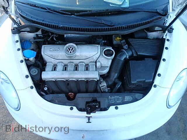 2010 VOLKSWAGEN BEETLE - VIN: 3VWPG3AG0AM013995 - Фото 7