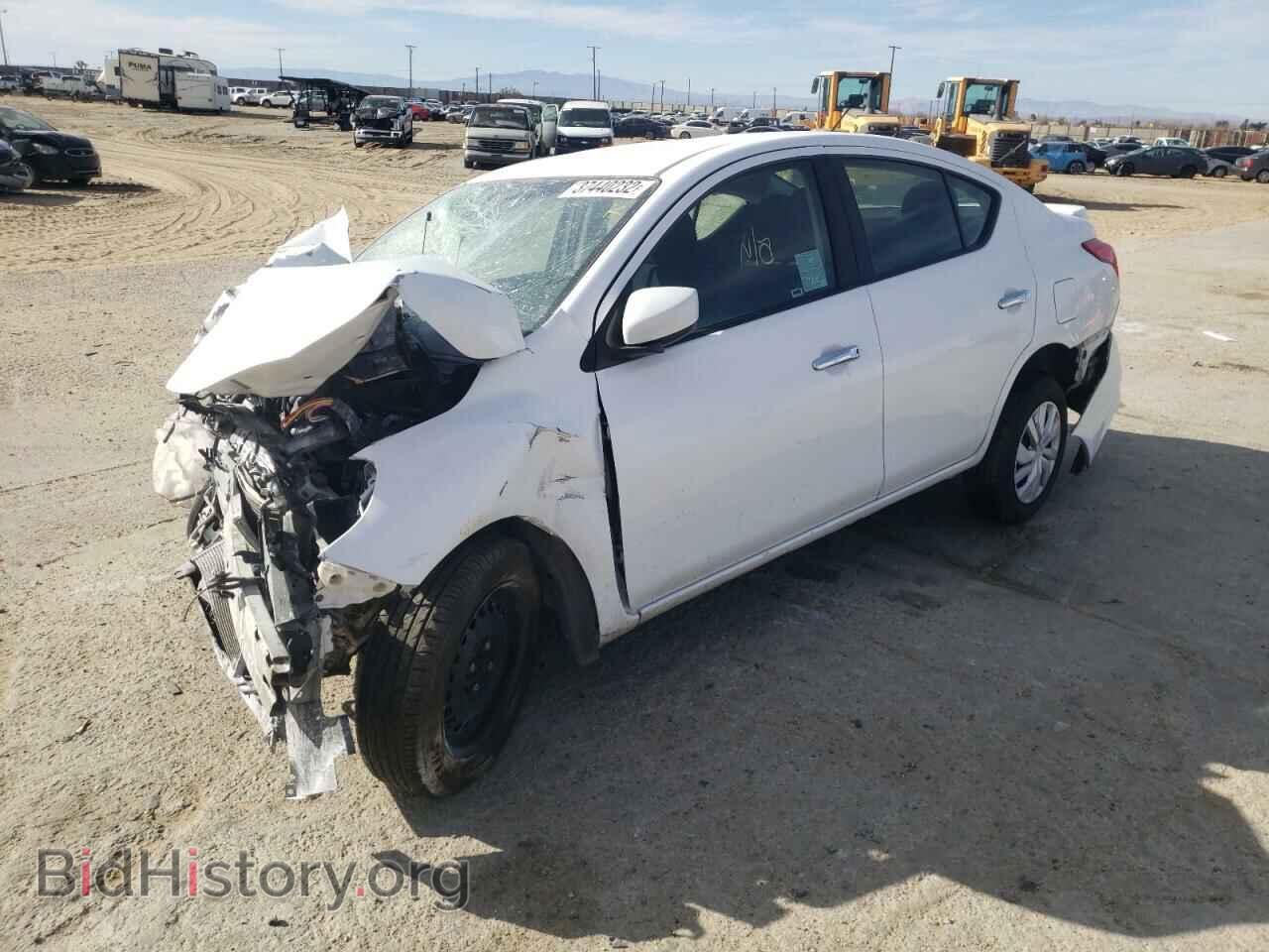 2018 NISSAN VERSA - VIN: 3N1CN7AP8JL828131 - Фото 2