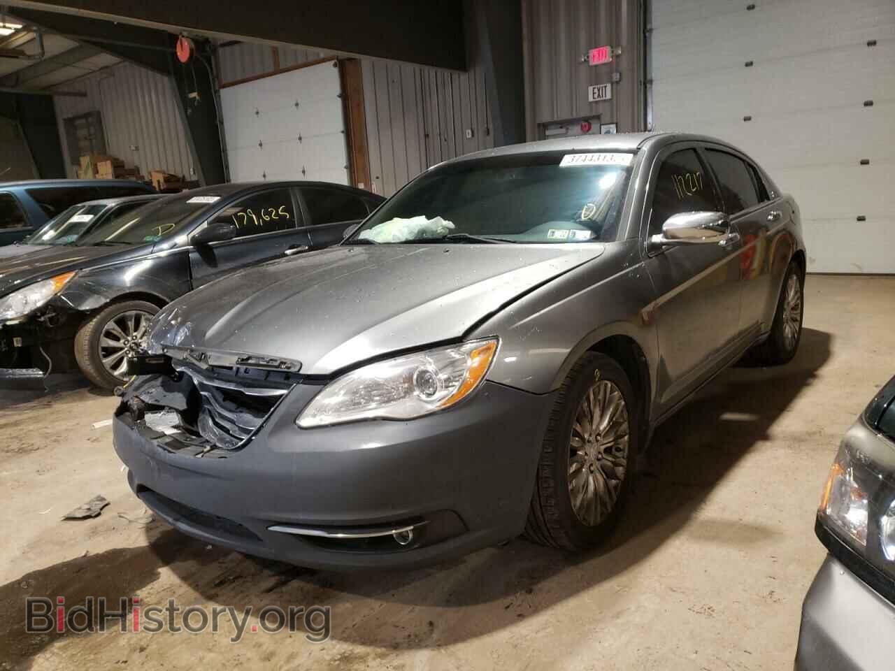 2011 CHRYSLER 200 - VIN: 1C3BC2FGXBN582229 - Фото 2