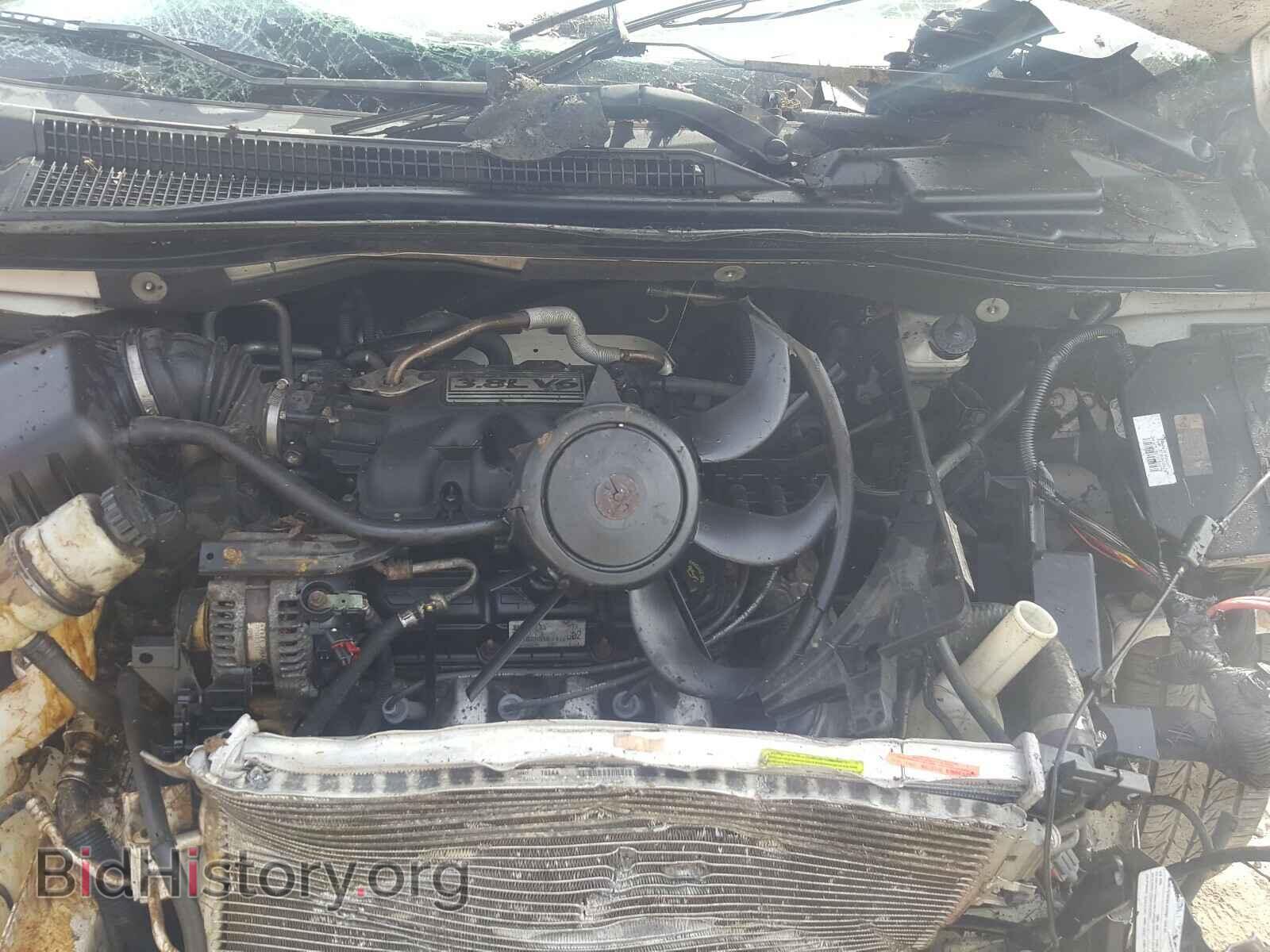 2008 CHRYSLER MINIVAN - VIN: 2A8HR54P28R129512 - Фото 7