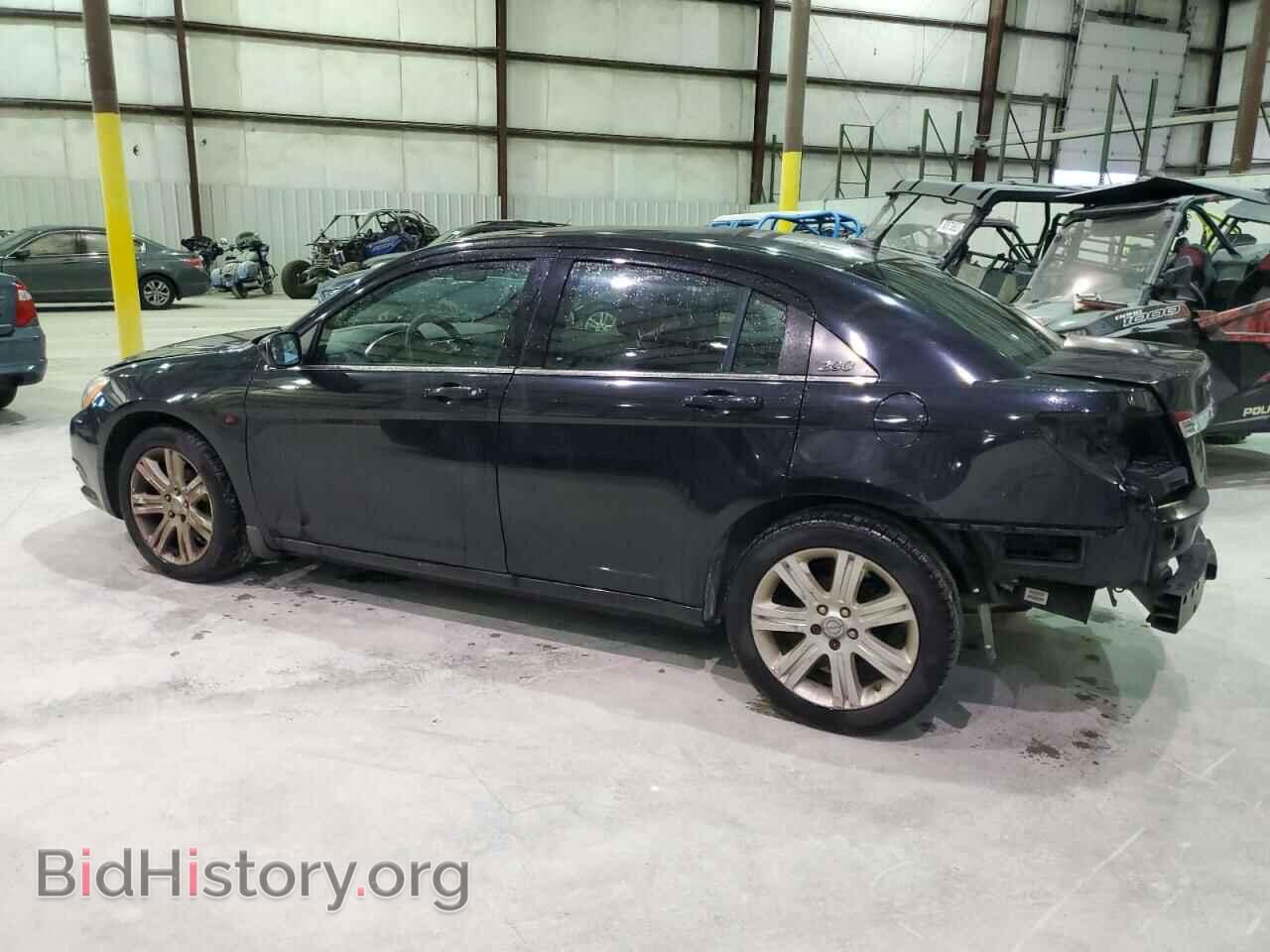 2013 CHRYSLER 200 - VIN: 1C3CCBAB0DN704924 - Photo 2