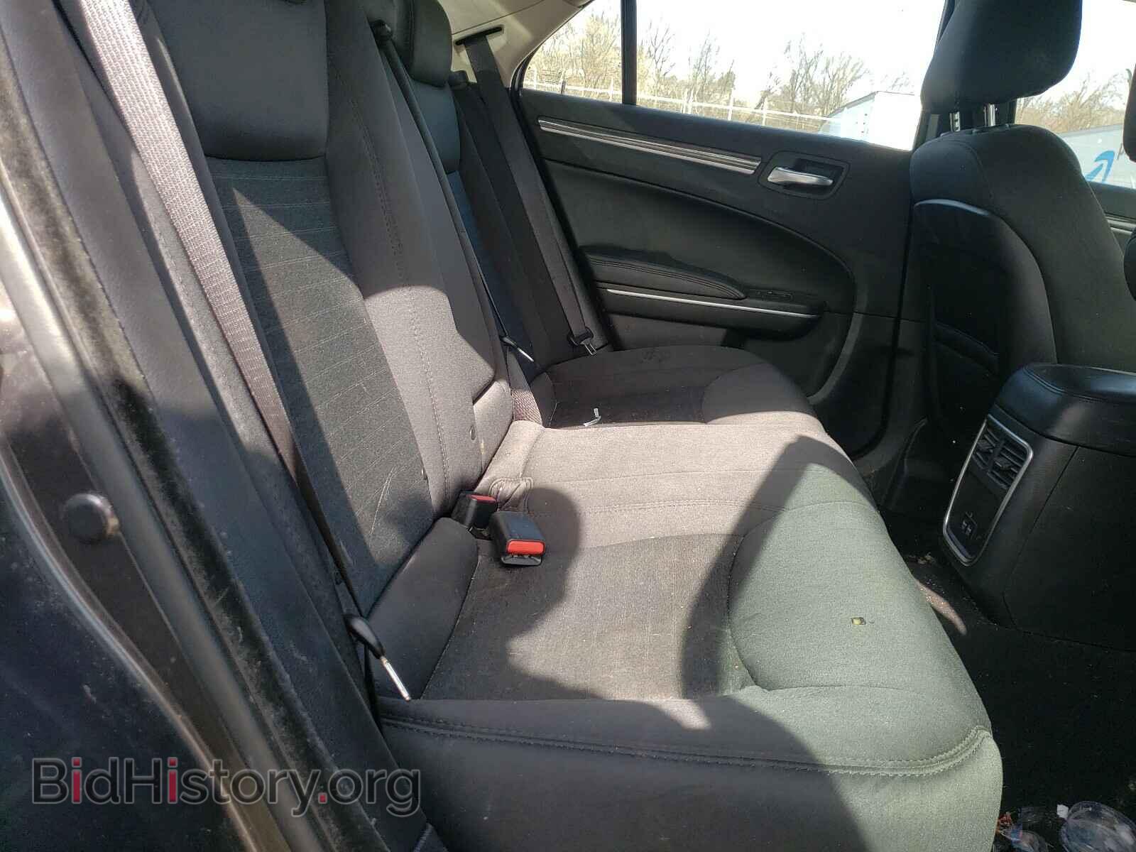 2019 CHRYSLER 300 - VIN: 2C3CCAAG5KH627611 - Фото 6