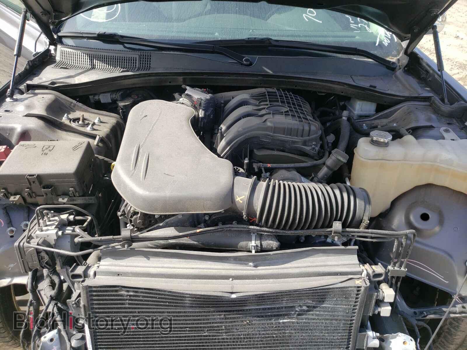 2019 CHRYSLER 300 - VIN: 2C3CCAAG5KH627611 - Фото 7