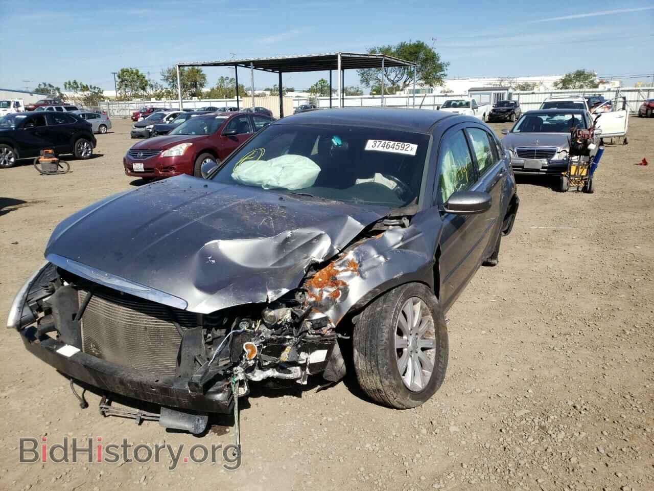 2013 CHRYSLER 200 - VIN: 1C3CCBBB8DN713885 - Фото 2