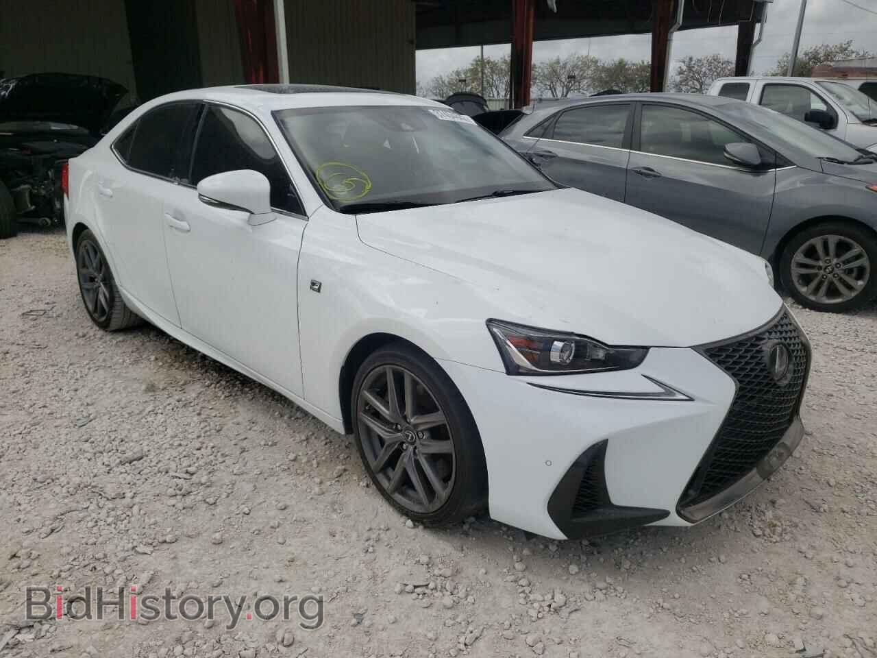Photo JTHBA1D25J5080342 - LEXUS IS 2018