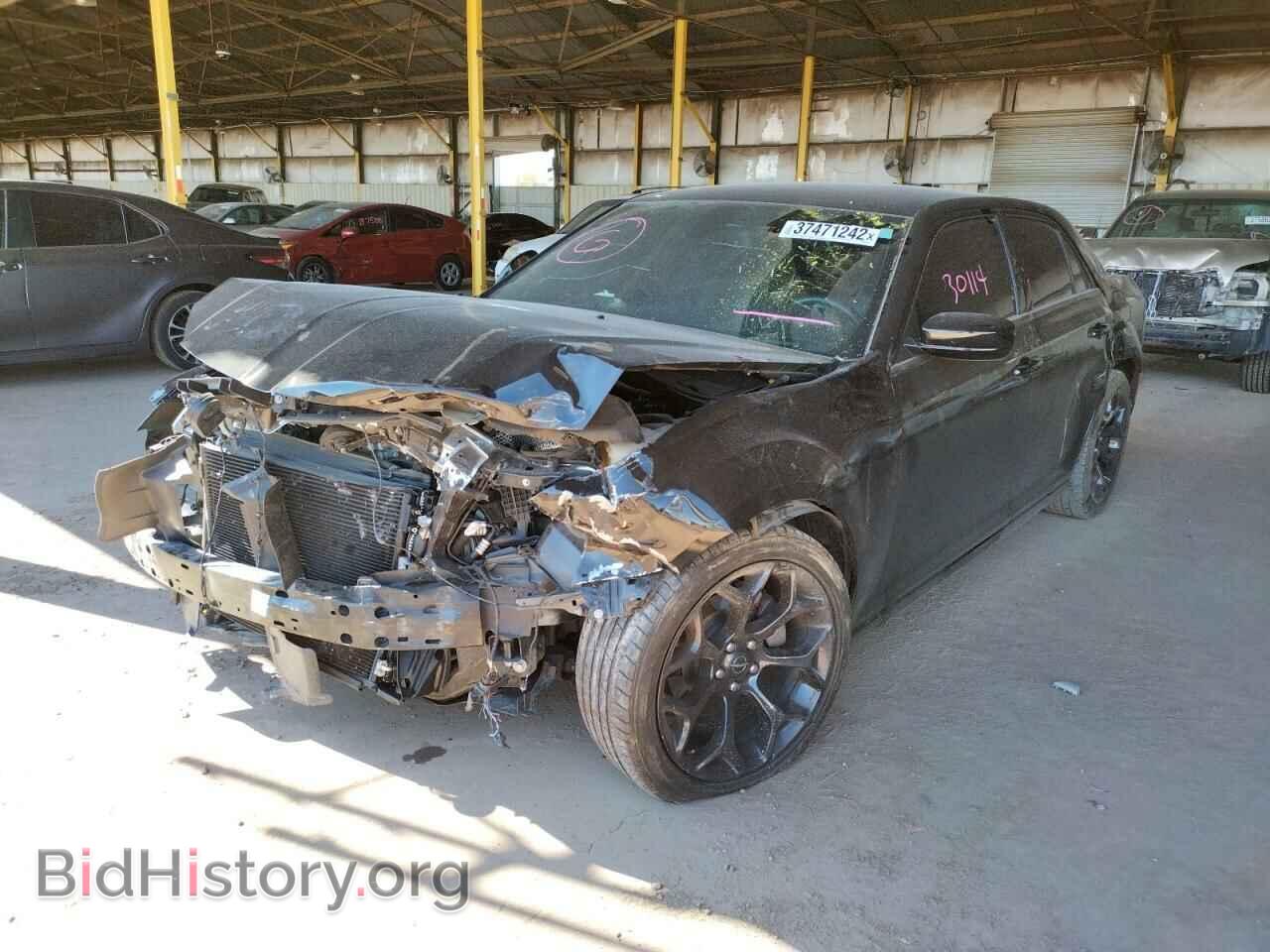 2019 CHRYSLER 300 - VIN: 2C3CCABG2KH697596 - Фото 2