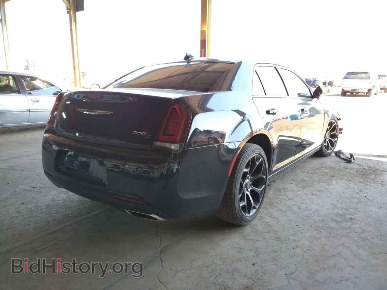 2019 CHRYSLER 300 - VIN: 2C3CCABG2KH697596 - Фото 4