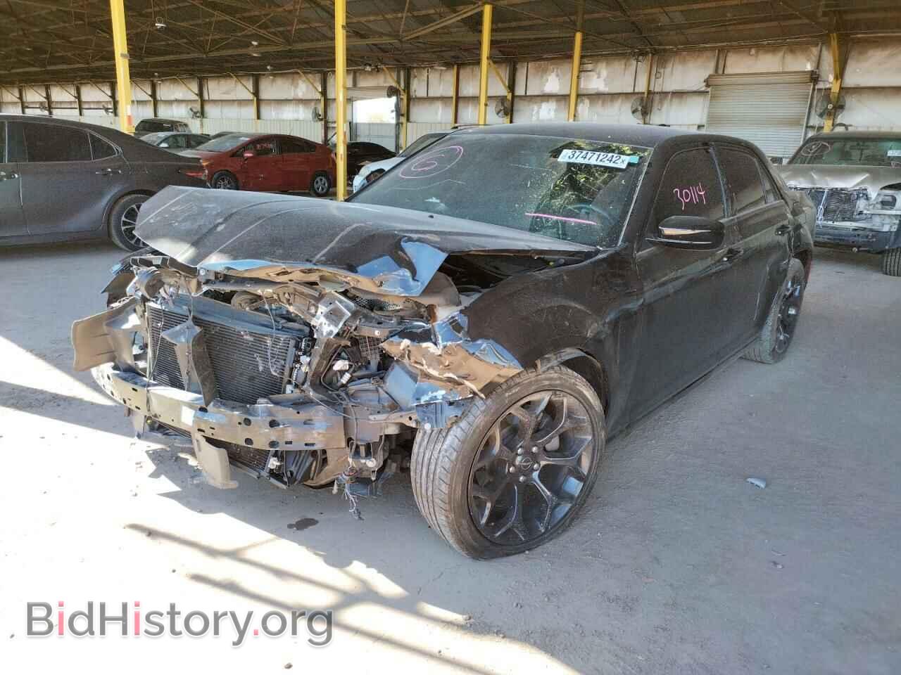2019 CHRYSLER 300 - VIN: 2C3CCABG2KH697596 - Фото 9